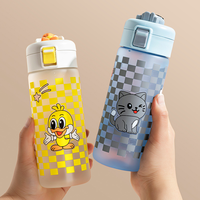 Gobelet à paille en plastique 500 ml pour enfants, motif grain de sable, logo dessin animé, portable, réutilisable, écologique, sans danger pour les aliments, pour la rentrée scolaire