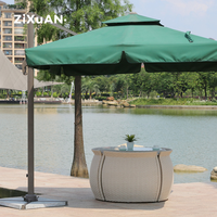 En stock : Ensemble de mobilier de jardin et d'extérieur pour marché, café, terrasse, comprenant table et chaises avec parasol