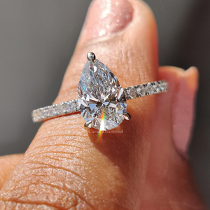 แหวนเพชรเลี้ยงในห้องปฏิบัติการทรงกลม ดีไซน์สวยงาม เหมาะสำหรับขอแต่งงาน ของขวัญ และงานเฉลิมฉลองที่มีความหมาย จากประเทศอินเดีย - Product Image 1