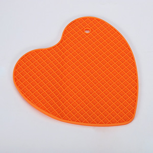 Silicone Pad Heart Square Circle Shape Oilproof Heat Insulating Placemat For Kitchen Microwave Use - Product Image 5