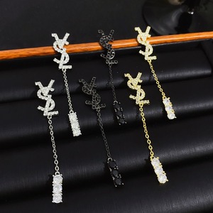 <span class=keywords><strong>Orecchini</strong></span> Pendenti Lunghi con Nappa in Zirconi Placcati Oro con Lettera VSL Marchiata in Zirconia per <span class=keywords><strong>Donna</strong></span> all'Ingrosso - Product Image 5