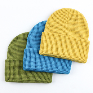 <span class=keywords><strong>Bonnet</strong></span> d'hiver unisexe en acrylique tricoté, personnalisé, à revers, multicolore, <span class=keywords><strong>noir</strong></span> gaufré, vente chaude OEM - Product Image 4