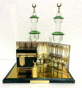 Modèle de la Mecque et de la Kaaba en cristal plaqué or luxueux - Product Image 1