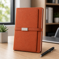 Carnet de notes de poche à couverture rigide en cuir végétalien froissé avec logo personnalisé, panneau encastré, fermoir argenté brossé et sangle, en PU, vente en gros OEM