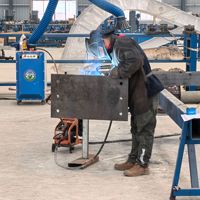 Structure de garage préfabriquée à faible coût en panneaux sandwich d'acier, grande portée, pour atelier et bâtiment commercial