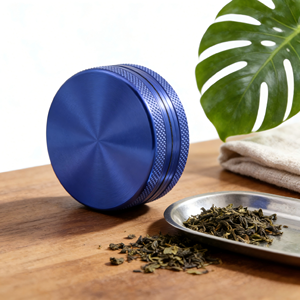 Venta al por mayor de fábrica: <span class=keywords><strong>Mini</strong></span> molinillo de hierbas de 50 mm, de 2 capas, de aleación de aluminio, multicolor, para tabaco, con logotipo personalizado - Product Image 1