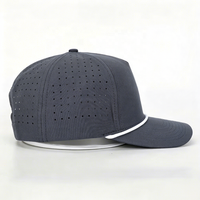 Casquette Snapback à 6 panneaux perforée à visière plate avec logo en caoutchouc personnalisé, en polyester, réglable, pour le sport et l'extérieur au quotidien