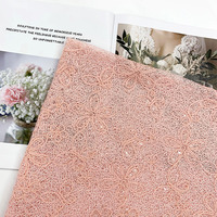 Tissu en dentelle léger et écologique brodé de sequins floraux roses, en maille de polyester, pour robes, lingerie et mariages féminins
