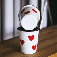 Nouvelle arrivée du fabricant Logo en forme de V personnalisé émaillé tasses modernes en métal en vrac pour thé café lait bière vente en gros