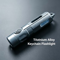 Senter Mini EDC Ultra-tipis Berbahan Titanium Alloy Isi Ulang Kelas Atas dengan Lampu LED Tiga Warna dan Gantungan Kunci