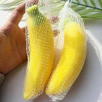 Jouet anti-stress souple en forme de banane, qualité supérieure, design fraise simulée, idéal pour les farces et la décompression, vente en gros, direct usine