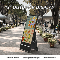 Layar Poster Digital Portabel Bertenaga Baterai 43-inci, Monitor Iklan LCD Tahan Air untuk Luar Ruangan yang Dapat Dipindahkan, Kios