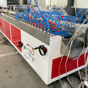 Machine de fabrication de clôtures d'arène de dressage pour chevaux en PVC de qualité supérieure / Ligne d'extrusion de production de clôtures en PVC - Product Image 5