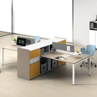 Poste de travail modulaire en panneaux de bois avec options d'écran et armoire de rangement pour les sièges sociaux professionnels des entreprises