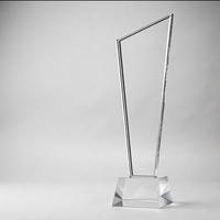 Trophée personnalisable en cristal K9 transparent avec option de gravure pour la reconnaissance d'entreprise, les célébrations d'équipe, les récompenses de leadership et les événements majeurs