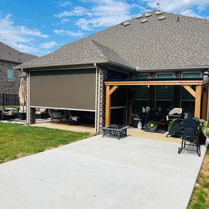 Cortina Moderna Eléctrica Impermeable, Cortavientos y de Privacidad para Decoración de Patio Exterior - Product Image 1