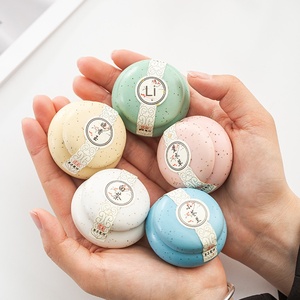 น้ำหอมแข็งสำหรับนักเรียน พกพาสะดวก ติดทนนาน เป็นมิตรกับสิ่งแวดล้อม ทำจากขี้ผึ้งถั่วเหลือง กลิ่นดอกพุด ทำด้วยมือ เหมาะสำหรับตกแต่งบ้านในช่วงคริสต์มาส - Product Image 1