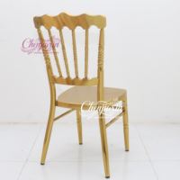 Chaises de réception et tables rondes en verre dorées brillantes de luxe pour événements, style Napoléon