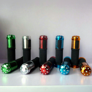 Poignées de guidon de vélo de montagne en alliage d'aluminium 22,2 mm antidérapantes normales imperméables avec décoration - Product Image 1