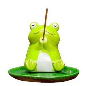Porte-encens en céramique en forme de grenouille de dessin animé avec bâtonnets de bois de santal, aromatiques naturels, pour la décoration de la maison et du bureau - Product Image 5