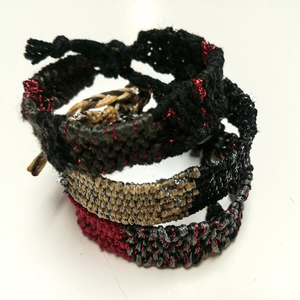 สร้อยข้อมือโครเชต์จากเส้นด้ายถักทอ แฮนด์เมดแห่งความสุข - Product Image 1