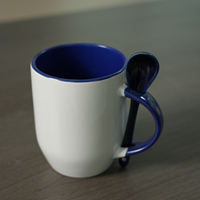 Mug à café souvenir en céramique personnalisé avec cuillère intégrée dans la poignée, idéal pour chocolat chaud, thé ou lait – Cadeau promotionnel