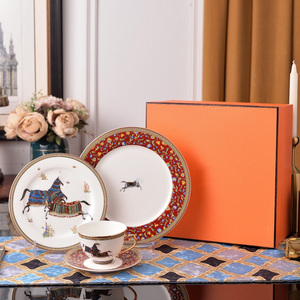 Service de table en porcelaine fine de haute qualité, motif cheval de guerre, style campagnard, comprenant tasses à café, soucoupes et assiettes de mariage, pour la vente en gros - Product Image 2