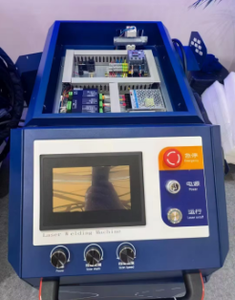 Máquina de Soldadura Láser de Fibra de Acero Inoxidable Refrigerada por Aire, Láser Pulsado Portátil con Alimentador de Hilo Externo - Product Image 2
