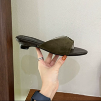 Sandales compensées rétro élégantes à bout rond pour femmes, idéales pour les tenues décontractées, les trajets quotidiens et les sorties galantes