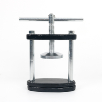 Machine de compression à double flacon pour laboratoires dentaires