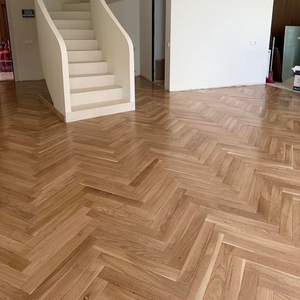 Parquet stratifié en chêne brossé multicouche IEC62321, étanche, à joint chevron de 15 mm, pose collée pour chambre à coucher - Product Image 1