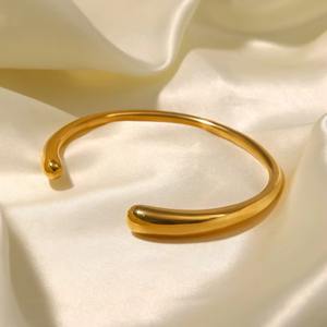 Women's Trendy <b>Gold</b> Plated <b>Bracelet</b> Smooth Stainless Steel C-Shaped Opening Classic <b>Pearl</b> Heart-shaped Bangle for Weddings - Product Image 6