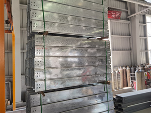 Échelle à câbles perforée en acier, haute résistance, hauteur personnalisable, avec couvercle - Product Image 6