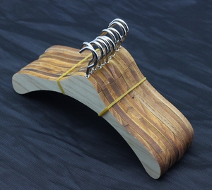 Appendini educativi in legno per bambole di piccole dimensioni giocattolo per bambini - Product Image 3