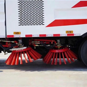 Camión barredor de calles Isuzu 600p de 120HP, camión eficiente para la recolección de basura y lavado de carreteras, para el mantenimiento de vías limpias - Product Image 5