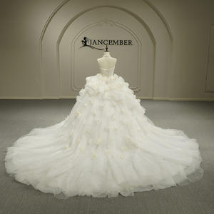 Vestido de Novia Clásico Moderno GT26040 con Volantes, Cola Larga, Encaje, Cristales y Flores 3D - Product Image 4