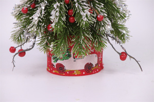 Albero di Natale Artificiale Mini Floccato con Bacche Rosse per Interni, Centrotavola Decorativo per le Festività - Product Image 3