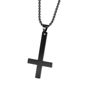Pendentif croix inversée en acier inoxydable 57 mm pour homme, à porter au quotidien, couleur acier noir et or, forme géométrique, thème chrétien - Product Image 5