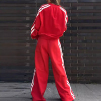Ensemble 2 pièces tendance pour femme : haut court à col en V et pantalon large à rayures latérales, survêtement décontracté