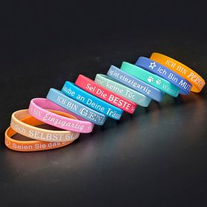 Bracelet en silicone coloré avec citations inspirantes en allemand et en anglais, personnalisé pour les événements sportifs scolaires, les équipes et les associations d'aide mutuelle - Product Image 2