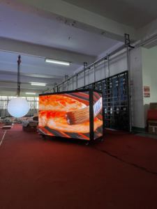 Scène DJ portable incurvée avec écran vidéo, support mobile pour porte, idéale pour les discothèques, centres commerciaux et expositions - Product Image 3