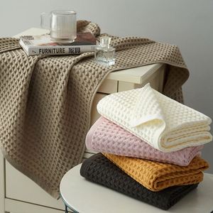 Serviette de toilette et de visage en coton gaufré, couleur unie, taille standard, ensemble de serviettes de bain pour hôtel - Product Image 1