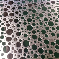 Feuilles de mailles décoratives en plastique Plaque de cuisson au four perforée en alliage d'aluminium Grille en tôle en forme de diamant