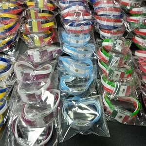 Pulseras LED con Logotipo Personalizado para Eventos - Pulseras Luminosas al por Mayor con Diseño de Bandera Nacional, Banda de Silicona Ajustable - Product Image 4