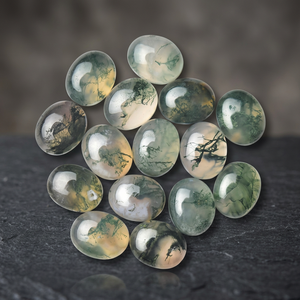 Cabujón de Ágata Musgo Verde Natural, Corte Pera, Opalescente, Calibrado, para Joyería (4-10mm) 1.00CT - Product Image 4