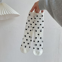 Chaussettes pour femmes en maille à pois vintage, détail manchette, mélange de coton respirant, mode printemps, chaussettes mi-mollet, tricotées Lonati
