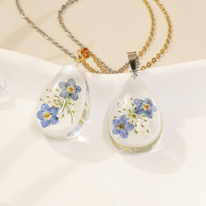 Collar de resina Floral único para mujer, collar de flores prensadas en oro hecho a mano, collar con colgante de flor de encaje de Queen Anne Forget Me Not - Product Image 5