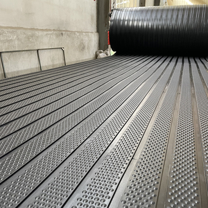 Tapis <span class=keywords><strong>de</strong></span> vache en caoutchouc Revêtement <span class=keywords><strong>de</strong></span> sol anti-fatigue Produit <span class=keywords><strong>de</strong></span> confort <span class=keywords><strong>pour</strong></span> bovins à rendement laitier amélioré Feuilles <span class=keywords><strong>de</strong></span> caoutchouc - Product Image 1