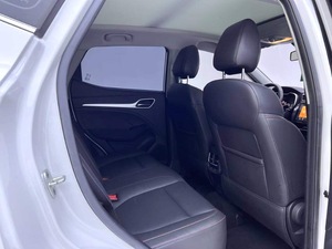 MG ZS SUV automatique édition sport, moteur turbo innovant à faible consommation, conduite à gauche, transmission intégrale, sièges en cuir, régulateur de vitesse adaptatif, voitures d'occasion élégantes - Product Image 6