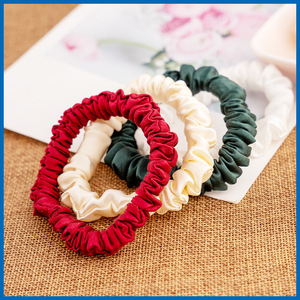 Prix de gros OEM 19 momme 100% Soie de mûrier Scrunchie fait main 1cm Élastique à <span class=keywords><strong>cheveux</strong></span> en soie élégant et simple Attache-<span class=keywords><strong>cheveux</strong></span> en soie - Product Image 2